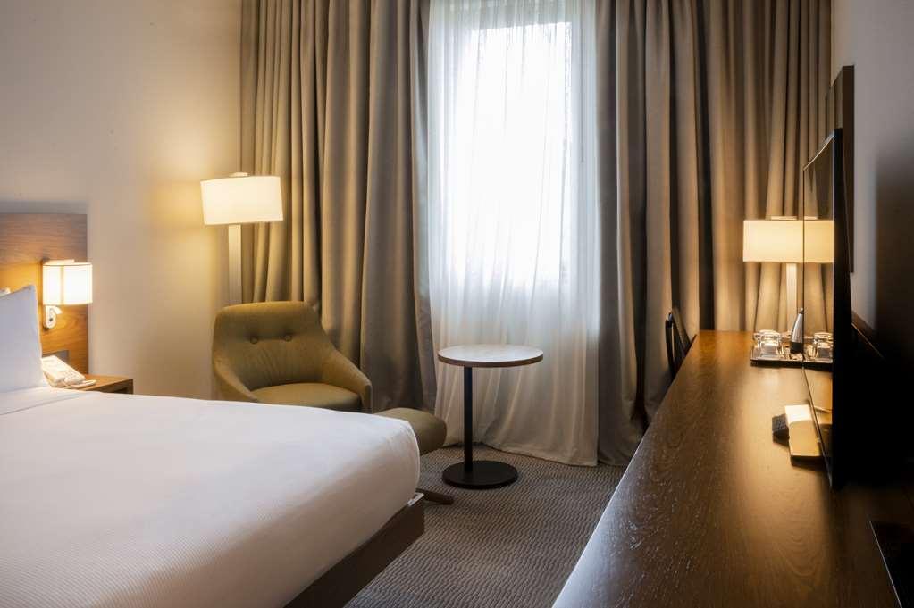 Hilton Garden Inn Tbilisi Chavchavadze Rum bild