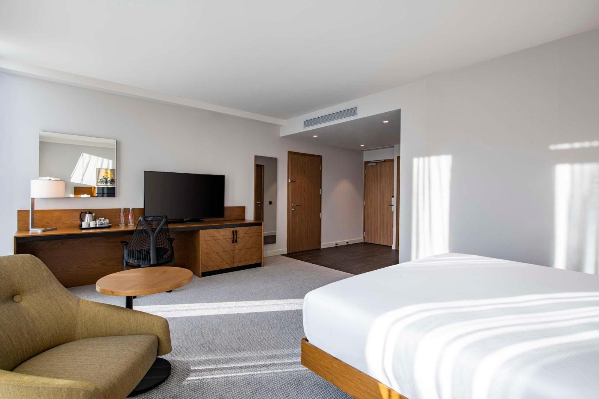 Hilton Garden Inn Tbilisi Chavchavadze Exteriör bild