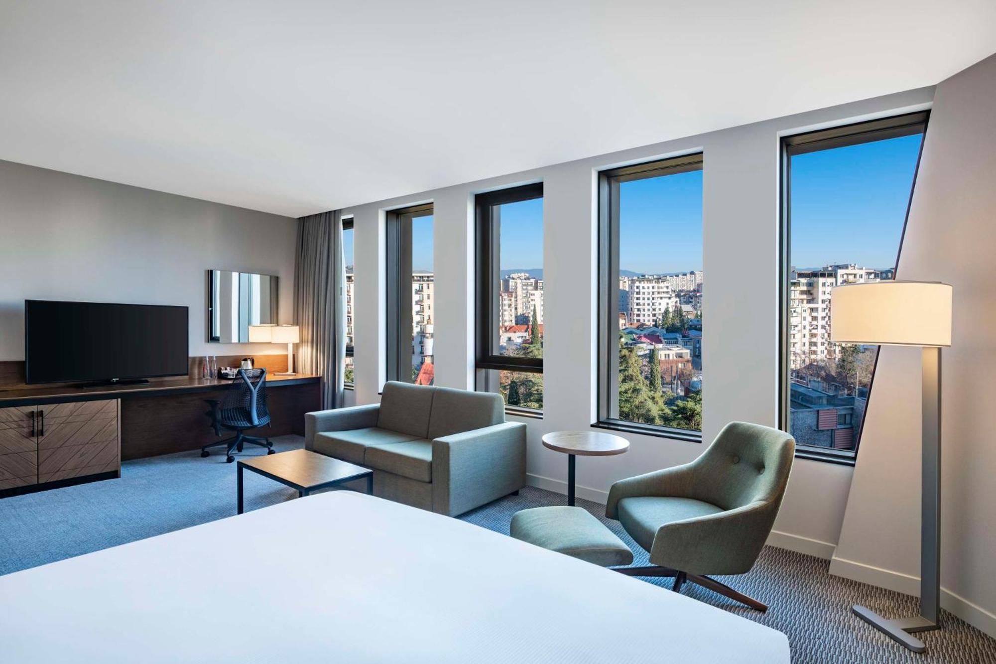 Hilton Garden Inn Tbilisi Chavchavadze Exteriör bild