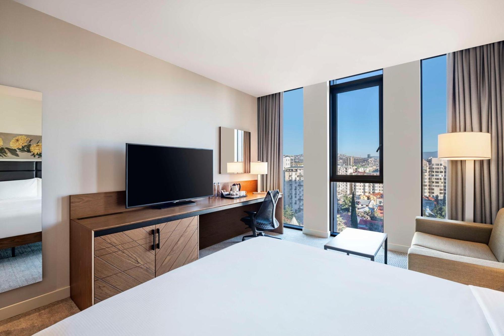 Hilton Garden Inn Tbilisi Chavchavadze Exteriör bild