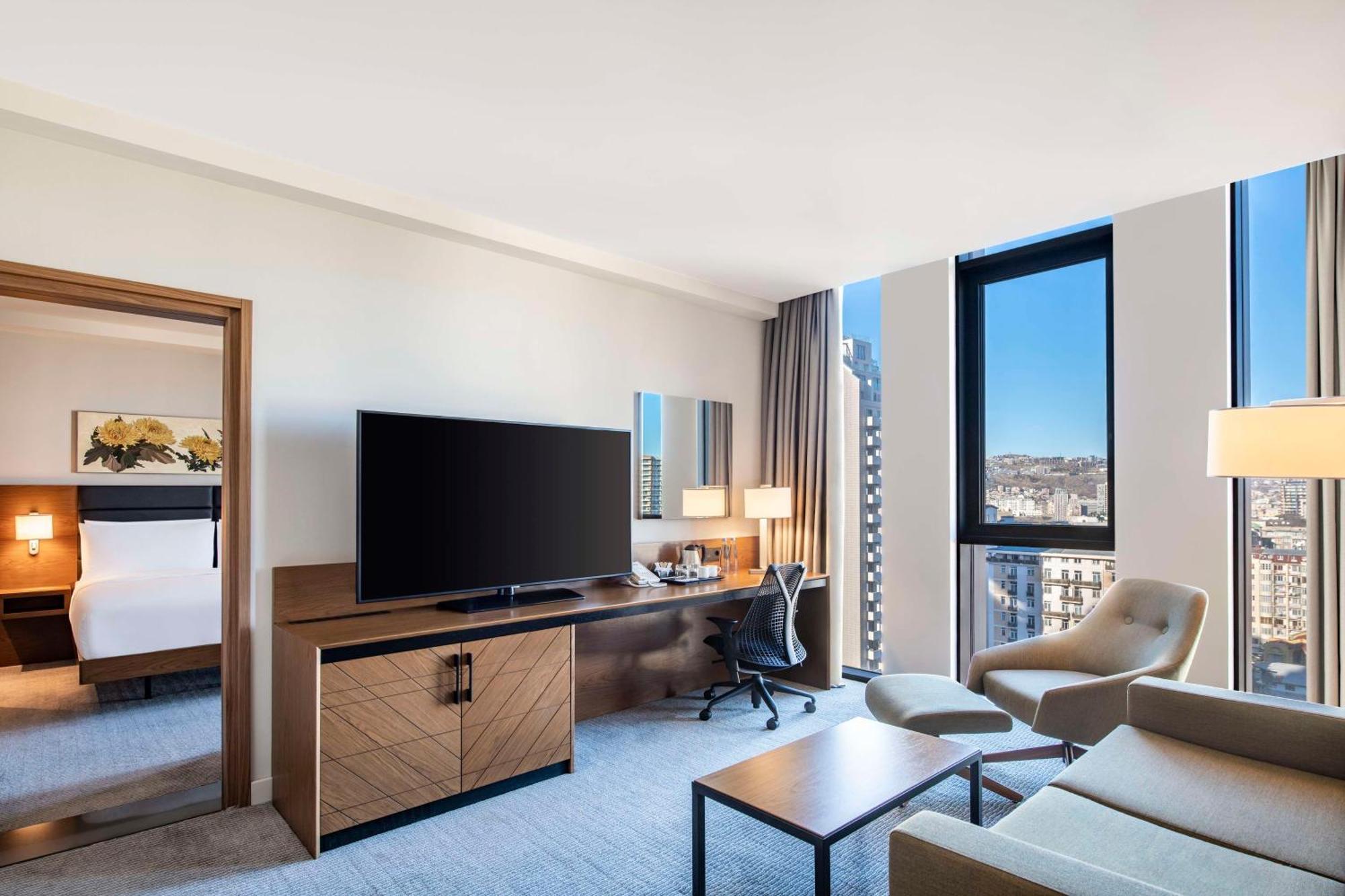 Hilton Garden Inn Tbilisi Chavchavadze Exteriör bild