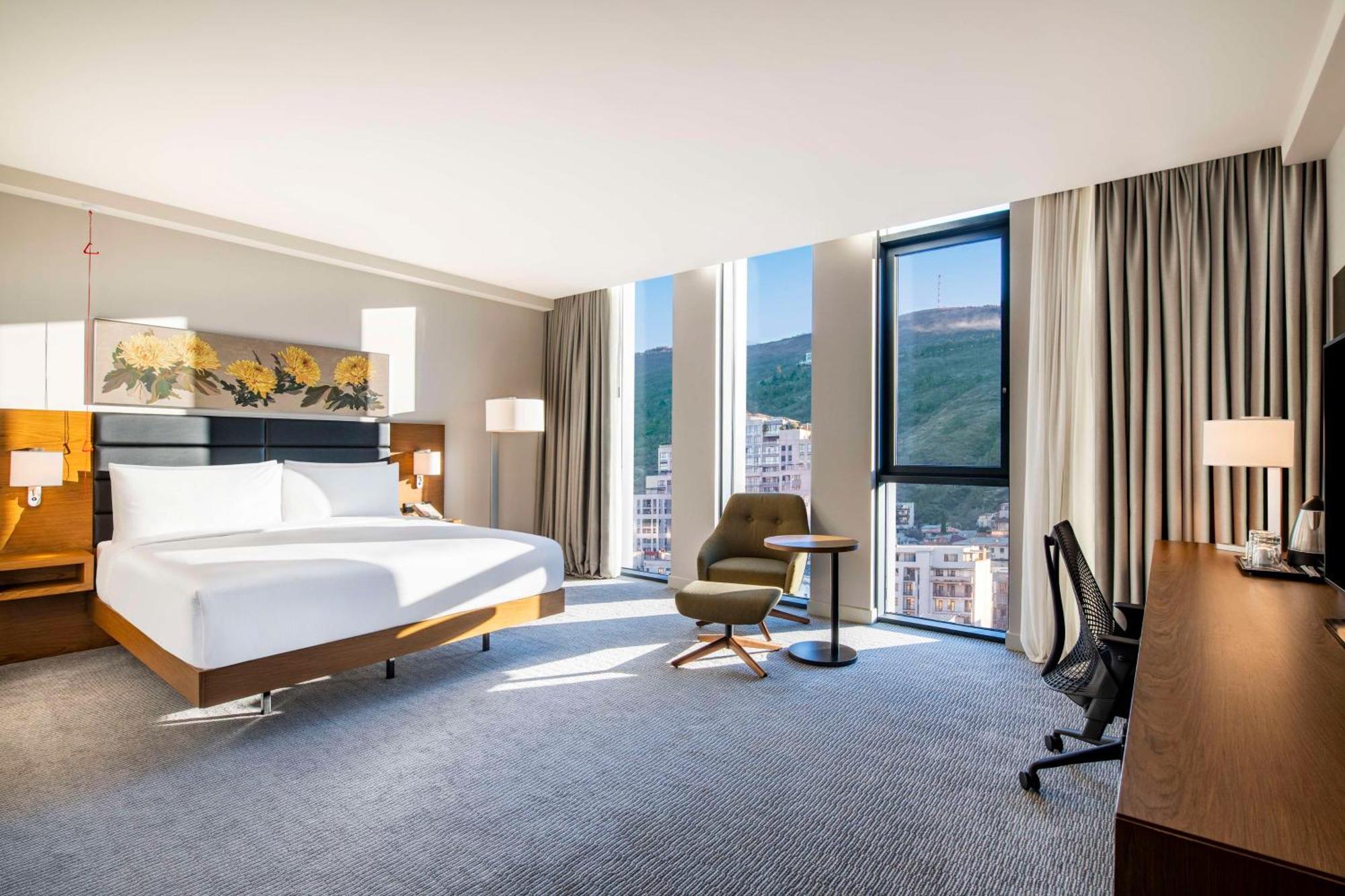 Hilton Garden Inn Tbilisi Chavchavadze Exteriör bild