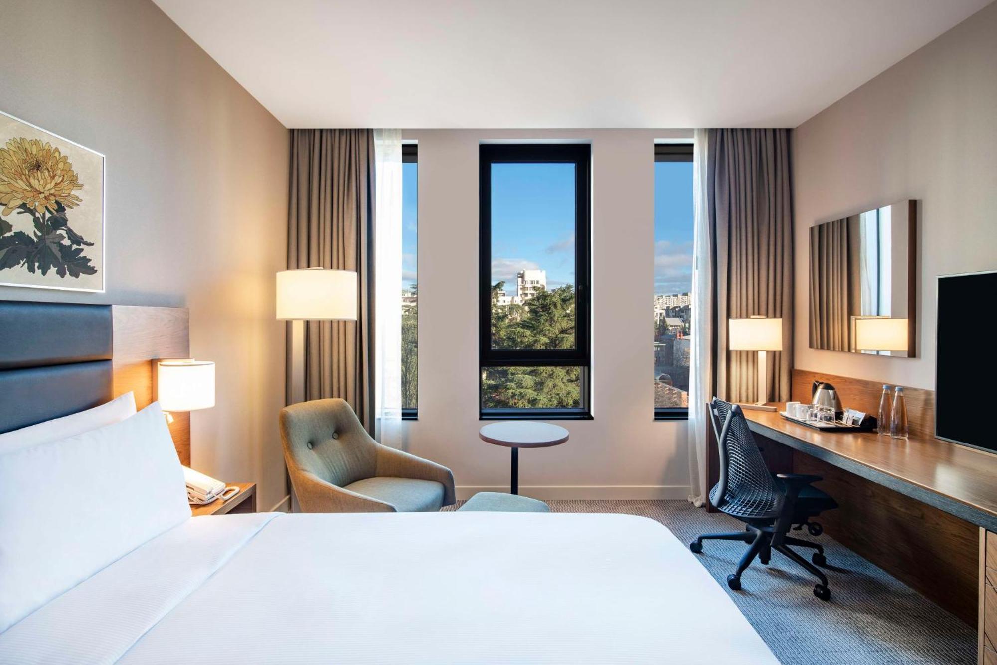 Hilton Garden Inn Tbilisi Chavchavadze Exteriör bild