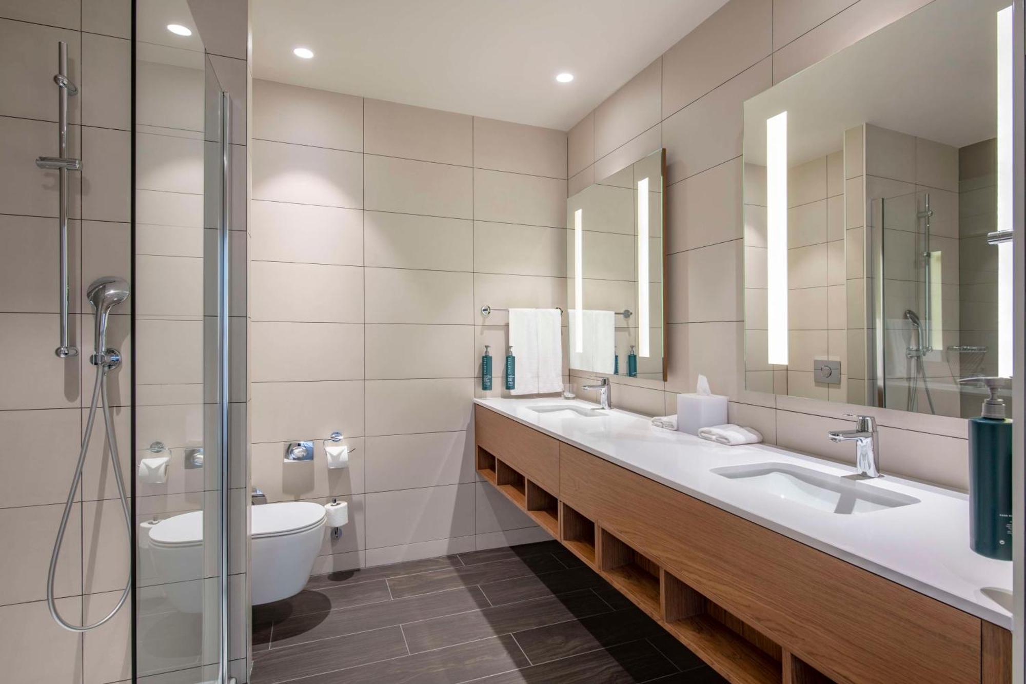 Hilton Garden Inn Tbilisi Chavchavadze Exteriör bild