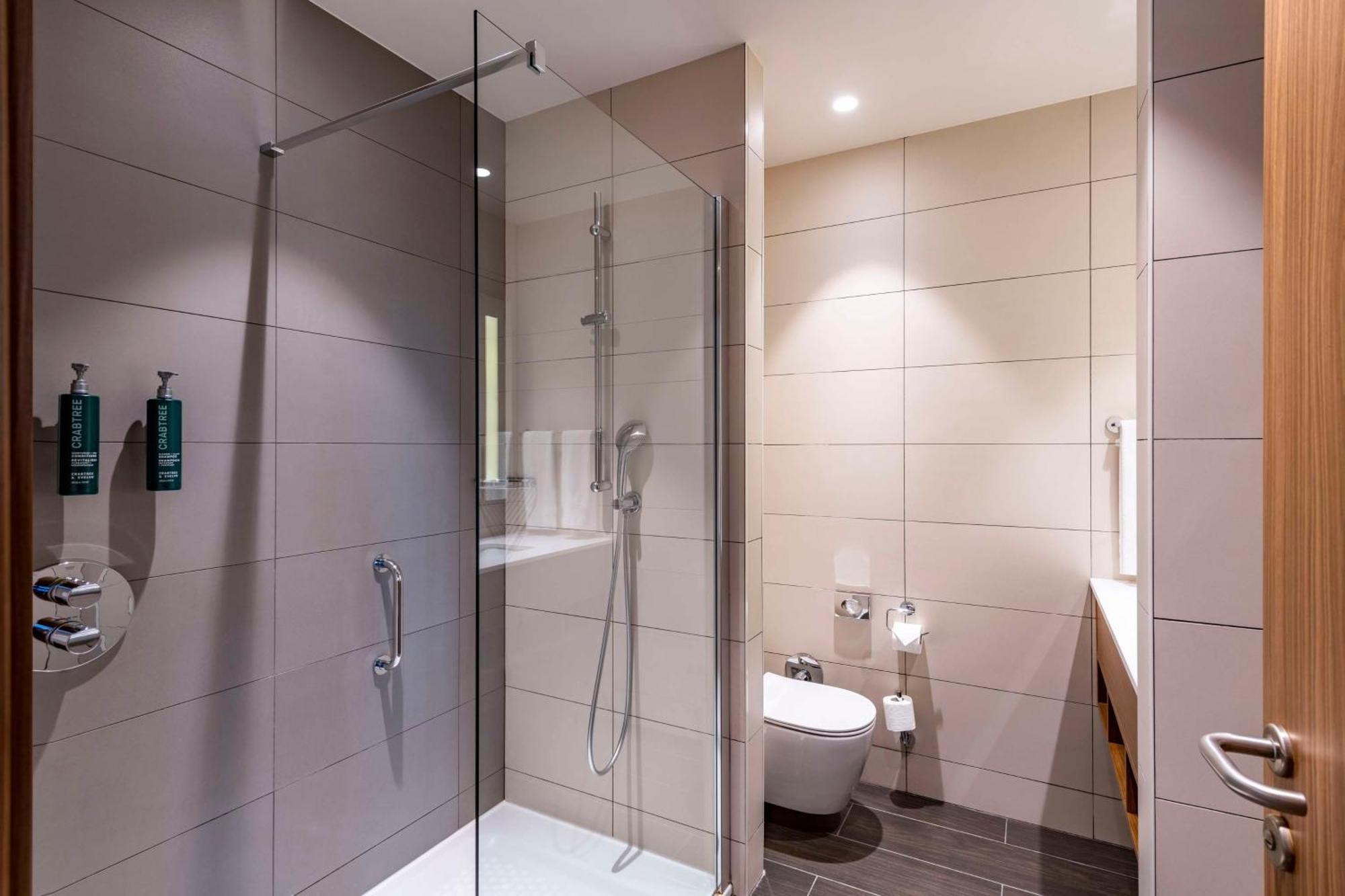 Hilton Garden Inn Tbilisi Chavchavadze Exteriör bild