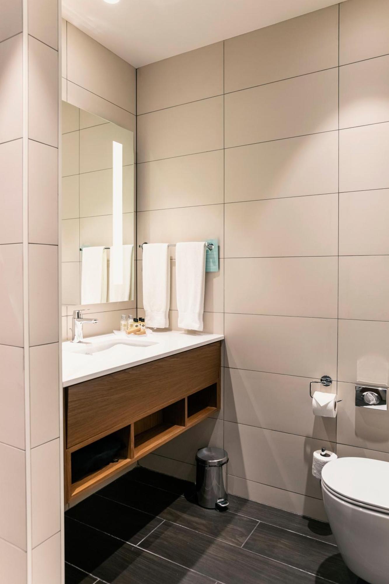 Hilton Garden Inn Tbilisi Chavchavadze Exteriör bild