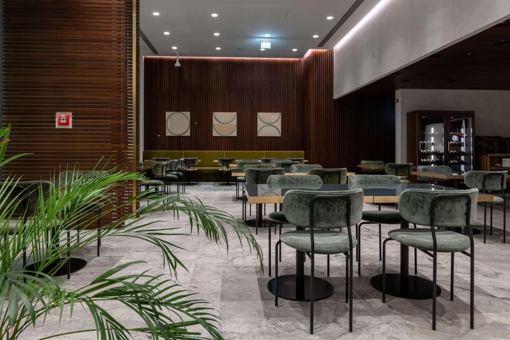Hilton Garden Inn Tbilisi Chavchavadze Exteriör bild